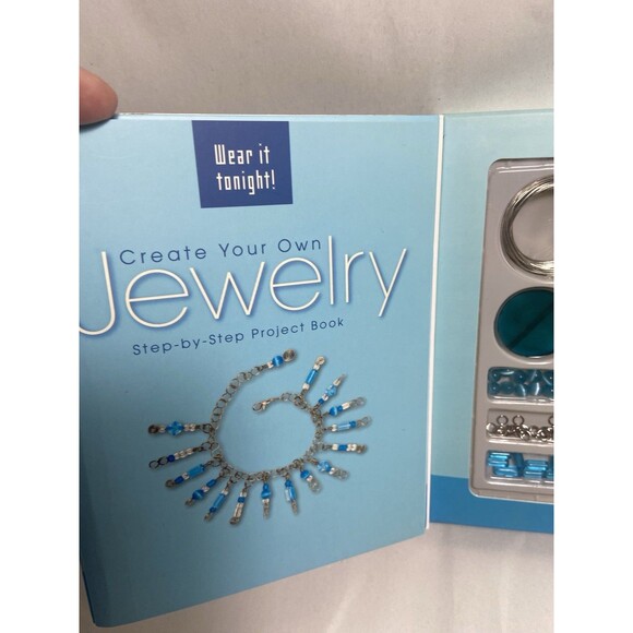 Create Your own Jewerly Kit Blue Clear Project Box Sealed - Picture 4 of 7